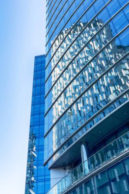 Brüksel, Belçika 'daki modern cam gökdelen ofisi