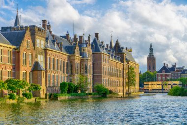 Binnenhof dış sarayı Hollanda 'nın HagueHaag kentindeki binalardan oluşan bir kompleks.