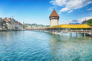 Ünlü Chapel BridgeKapellbrucke ve Su Kulesi Reuss Nehri üzerindeki Wasserturm, LucerneLuzern, İsviçre