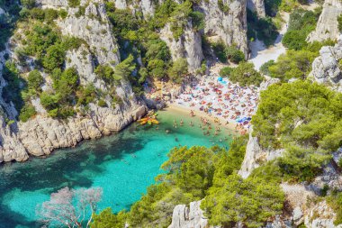 Calanques Ulusal Parkında güzel plaj Calanques, Fransız fiyortları, Marsilya, Provence, Fransa