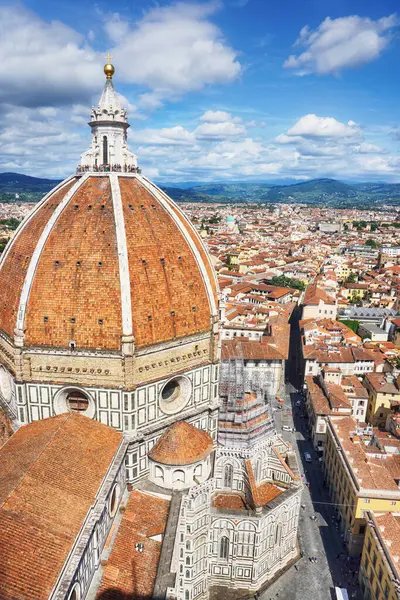 Santa Maria del Fiore Katedrali 'nin kubbesi ve ortaçağ şehir merkezi FlorenceFirenze, Toskana, İtalya