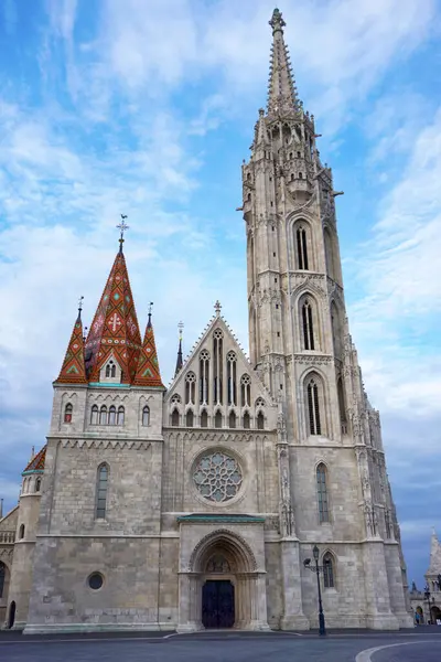 Matthias Church Matyas templom in Fishermans Bastion at sunset, Budapeşte, Macaristan