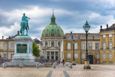 Amalienborg Meydanı, Kopenhag, Danimarka 'dan Mermer Kilise Manzarası