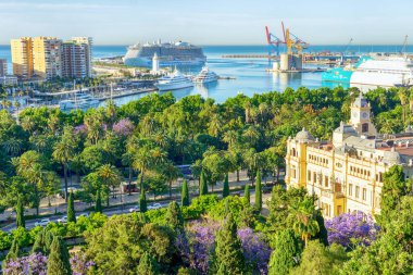 Sahil kenti Malaga Belediyesi Casa 'nın güneşli bir günde Malaga, Endülüs, İspanya - 23 Mayıs 2025