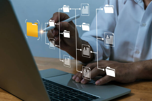 многоручная указательная ручка на значке виртуальной онлайн-базы документов с ноутбуком, системой документооборота, цифровым маркетингом, бизнес-финансами, интернетом, концепцией сетевых технологий