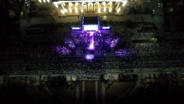 Grand Concert Dans Ville Nocturne Vue Par Drone Une Foule — Video