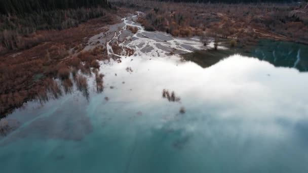 Issyk Lago Montaña Con Espejo Agua Atardecer Color Del Agua — Vídeo de stock