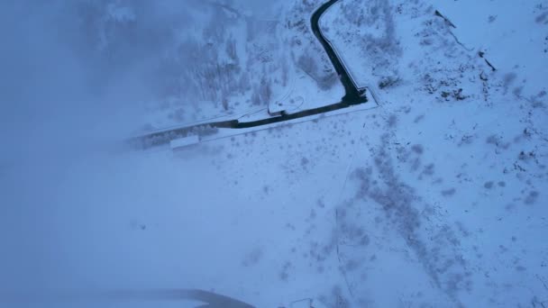 Schneebedeckte Berge Mit Nadelbäumen Den Wolken Medeo Damm Alles Liegt — Stockvideo