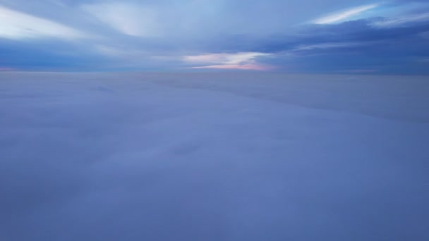 Niebiański Ocean Chmur Latanie Dronem Jasnożółte Promienie Słońca Zachodzie Słońca — Wideo stockowe