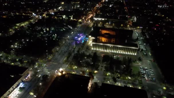 Великий Концерт Нічному Місті Безпілотний Вид Натовп Людей Промені Світло — стокове відео