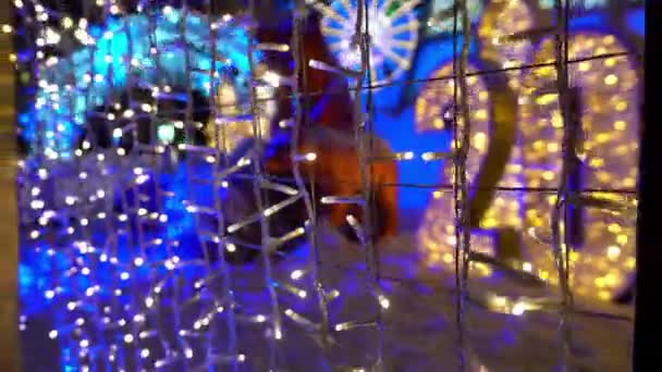 Яскраві Прикраси Новим Роком 2023 Веселого Різдва Сади Огорожі Світяться — стокове відео