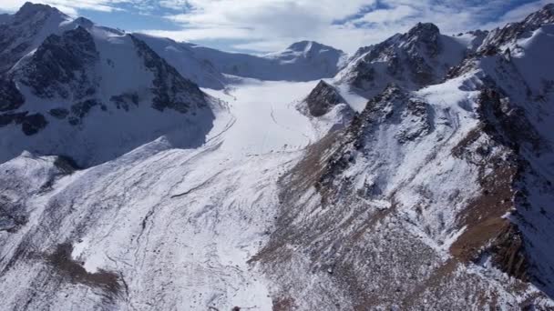Ancien Glacier Neige Parmi Les Hautes Montagnes Les Sommets Des — Video
