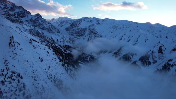Wolkenmeer Den Bergen Fliegen Der Nebel Ist Wie Große Meereswellen — Stockvideo