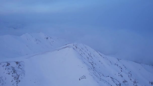 Mystical Dawn Clouds Snowy Mountains White Hills Covered Clouds Snow — Vídeo de Stock