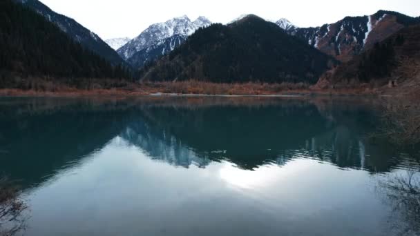 Issyk Mountain Lake Mirror Water Sunset Color Water Changes Our — Stockvideo