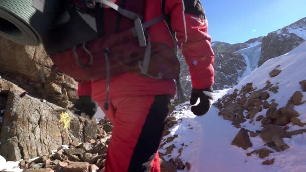 Guy Backpack Walking Snowy Mountains Blue Sky White Snow Its — Video