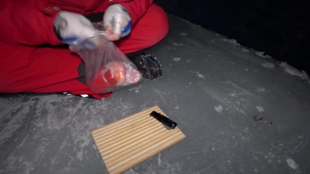 Guy Cooks Food Gas Ice Cave Climber Lights Burner Cuts — Stock Video