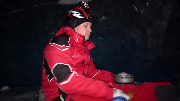 Mountaineer Caver Eats Deep Ice Cave Pours Hot Tea Thermos — Stok video