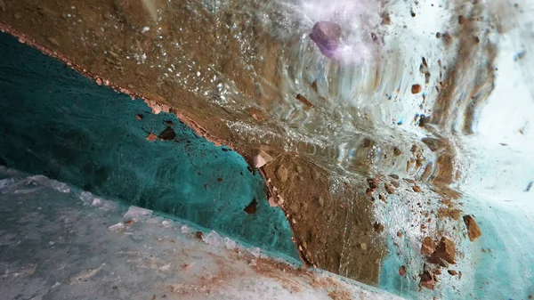 Buz Mağarasının Içinde Saf Buz Rengi Turkuaz Taşlar Sarkıtlar Bazı — Stok fotoğraf