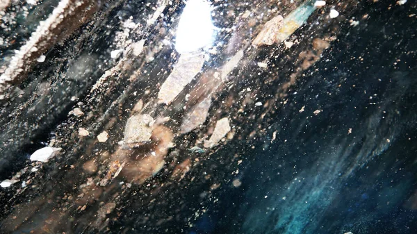 Die Schwarze Transparente Farbe Des Eises Der Höhle Stellenweise Hängen — Stockfoto
