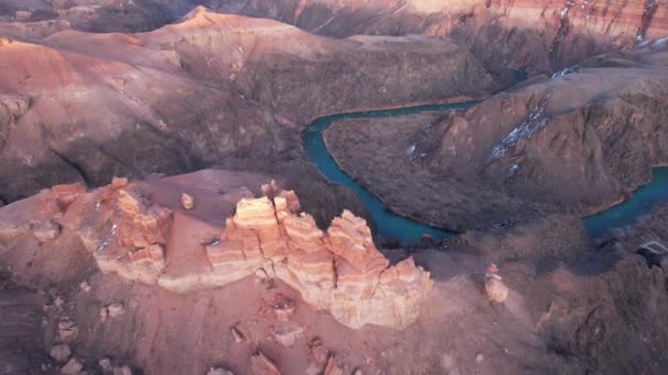 Charyn Wielki Kanion Pomarańczowymi Ścianami Skalnymi Widok Lotu Ptaka Stromych — Wideo stockowe