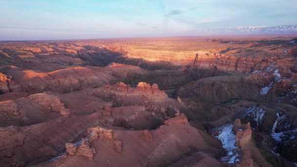 Charyn Grand Canyon Com Paredes Rochosas Laranja Vista Aérea Drone — Vídeo de Stock