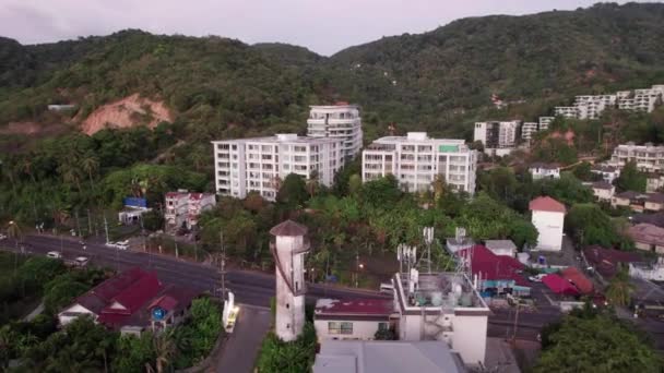 Top Uitzicht Phuket Eiland Karon Stad Bij Zonsondergang Zijn Prachtige — Stockvideo