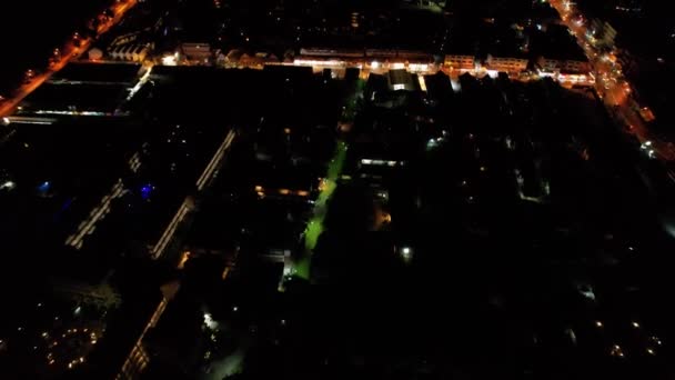 Вид Зверху Дрона Нічне Місто Освітлену Дорогу Проїжджають Різні Транспортні — стокове відео
