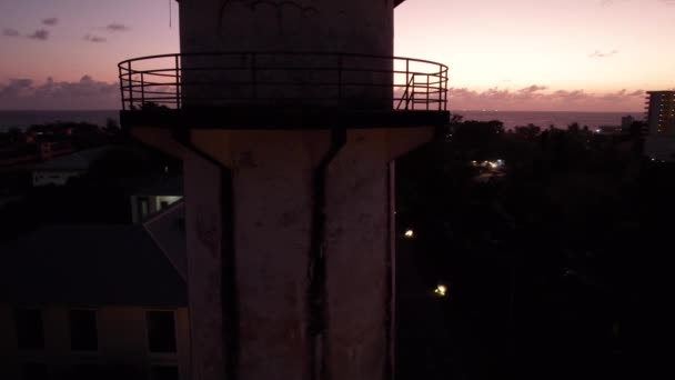 Watertoren Bij Zonsondergang Met Uitzicht Phuket Island Oranje Zon Zee — Stockvideo