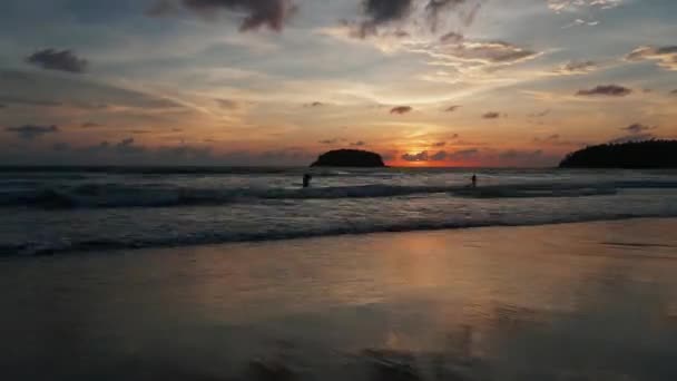 Oranje Zonsondergang Een Eiland Met Uitzicht Zee Het Strand Kleine — Stockvideo