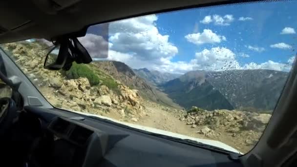 Drive Suv Hills Mountains White Car Drives Rocks Steep Slope — Stock Video