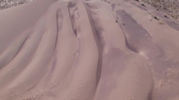 Duża Wydma Piaskowa Środku Stepu Drone Widok Ogromny Stos Piasku — Wideo stockowe