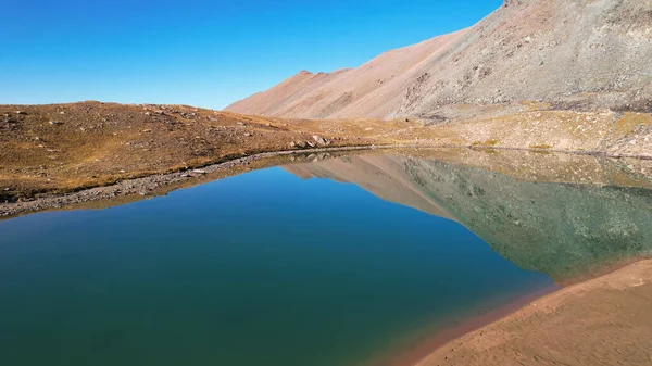 Couleur Émeraude Eau Lac Montagne Vue Par Drone Lac Montagne — Photo