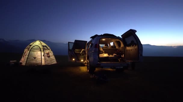 Camping Hors Une Tente Une Voiture Coucher Soleil Loin Soleil — Video