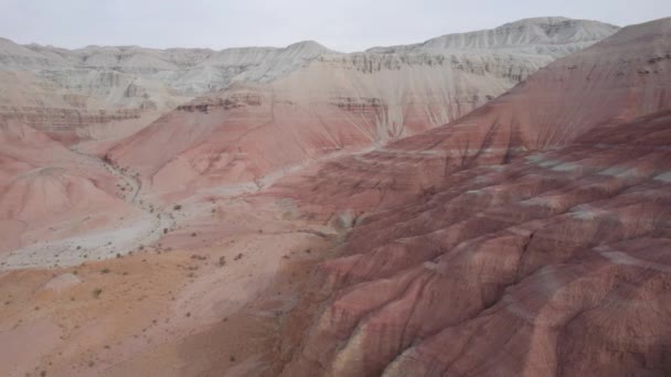 Hautes Montagnes Colorées Canyon Argile Une Grande Gorge Avec Différentes — Video