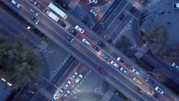 Trafikerad Korsning Med Många Bilar Bussar Och Lastbilar Flygfoto Från — Stockvideo