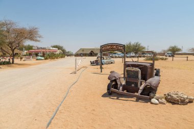 Solitaire, Namibya - 01 Ekim 2018: Namib Çölü, Namib-Naukluft Ulusal Parkı 'ndaki Solitare' de terk edilmiş araba kazaları.