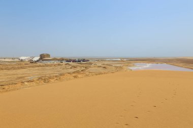 Walvis Bay Salt Holding. Sahra altı Afrika 'daki en büyük güneş tuzu üreticisi. Swakopmund, Namibya.