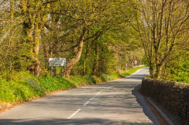 Yorkshire Dales, Sedbergh, Cumbria 'daki dalga yolunun manzarası. Kırsal alan, Kuzey İngiltere.