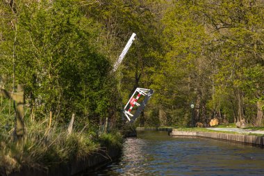 Llangollen, Dengighshire Galler - 21 Nisan 2019: Llangollen Kanal Kenarı. Dünya mirası olan Pontcysyllte su kanalını geçerken....