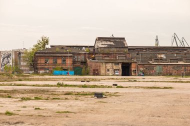 İmparatorluk Tersanesi, Gdansk, Polonya - 01 Mayıs 2019: Eski tuğla bina.