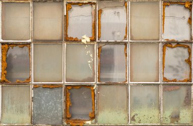 İmparatorluk Tersanesi Patikası. Terk edilmiş salonun penceresi. İmparatorluk Tersanesi Yolu, Gdansk Tersanesi, Polonya