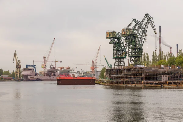 Gdansk Polonia Mayo 2019 Vista Grúas Portuarias Astilleros Imperiales Barcos — Foto de Stock