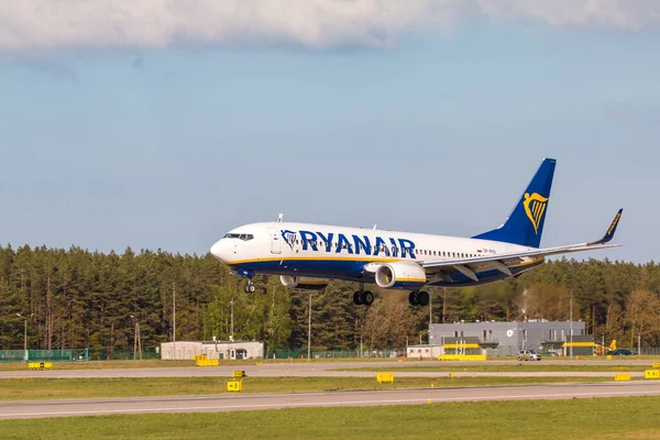 Poland Gdansk May 2019 Ryanair Plane Landing Lech Walesa Airport — Stock Photo, Image