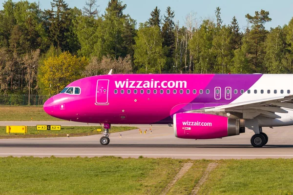 Pologne Gdansk Mai 2019 Ligne Avions Wizzair Circulant Sur Piste — Photo