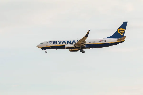 Polónia Gdansk Agosto 2019 Avião Ryanair Aterrissando Aeroporto Lech Walesa — Fotografia de Stock