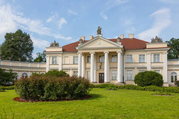 Smielowの宮殿の眺めアダム ミッキーウィッツ博物館 ポーランド — ストック写真
