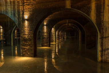 Eski Orunya Su Deposu 'nun içi, bir hidroteknik anıt, Gdansk' taki eski belediye içme suyu deposu..