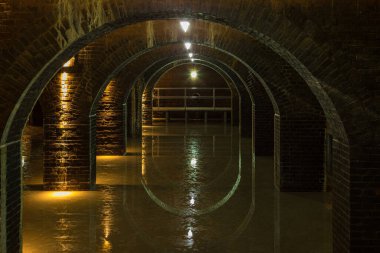 Eski Orunya Su Deposu 'nun içi, bir hidroteknik anıt, Gdansk' taki eski belediye içme suyu deposu..