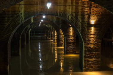 Eski Orunya Su Deposu 'nun içi, bir hidroteknik anıt, Gdansk' taki eski belediye içme suyu deposu..